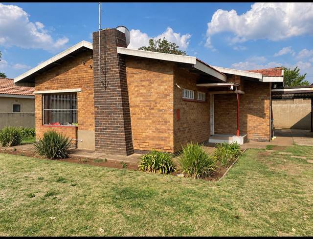 3 BEDROOM HOUSE FOR SALE IN VANDERBIJLPARK CE 2